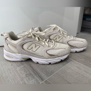 New balance sneakers white/cream - never worn. Size 10 us